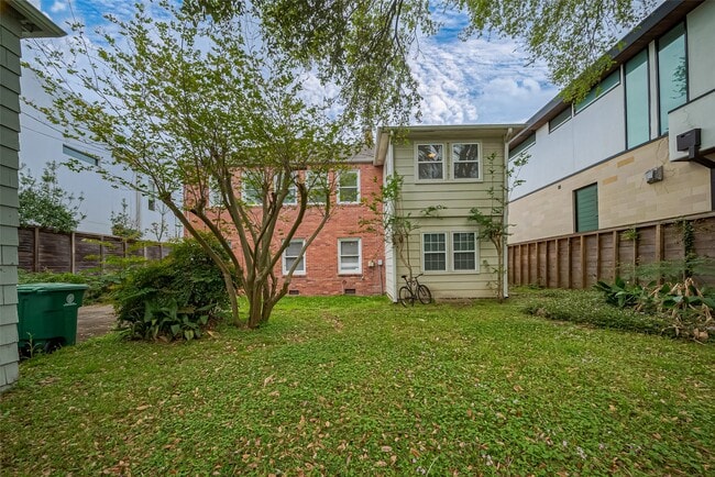 Building Photo - 2163 University Blvd