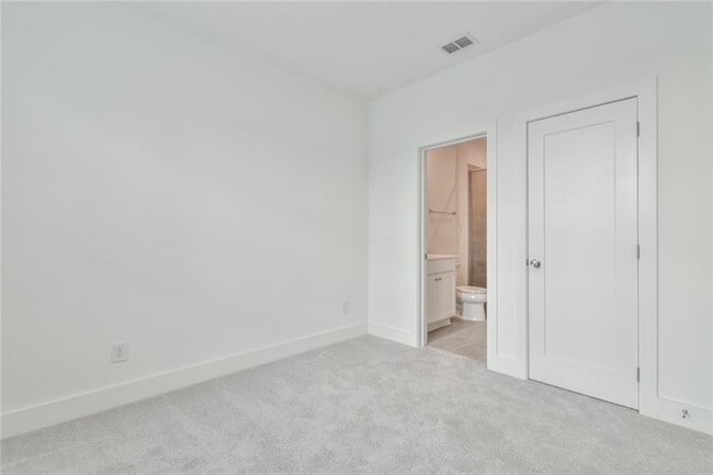 Building Photo - 490 Harmony Ter NW