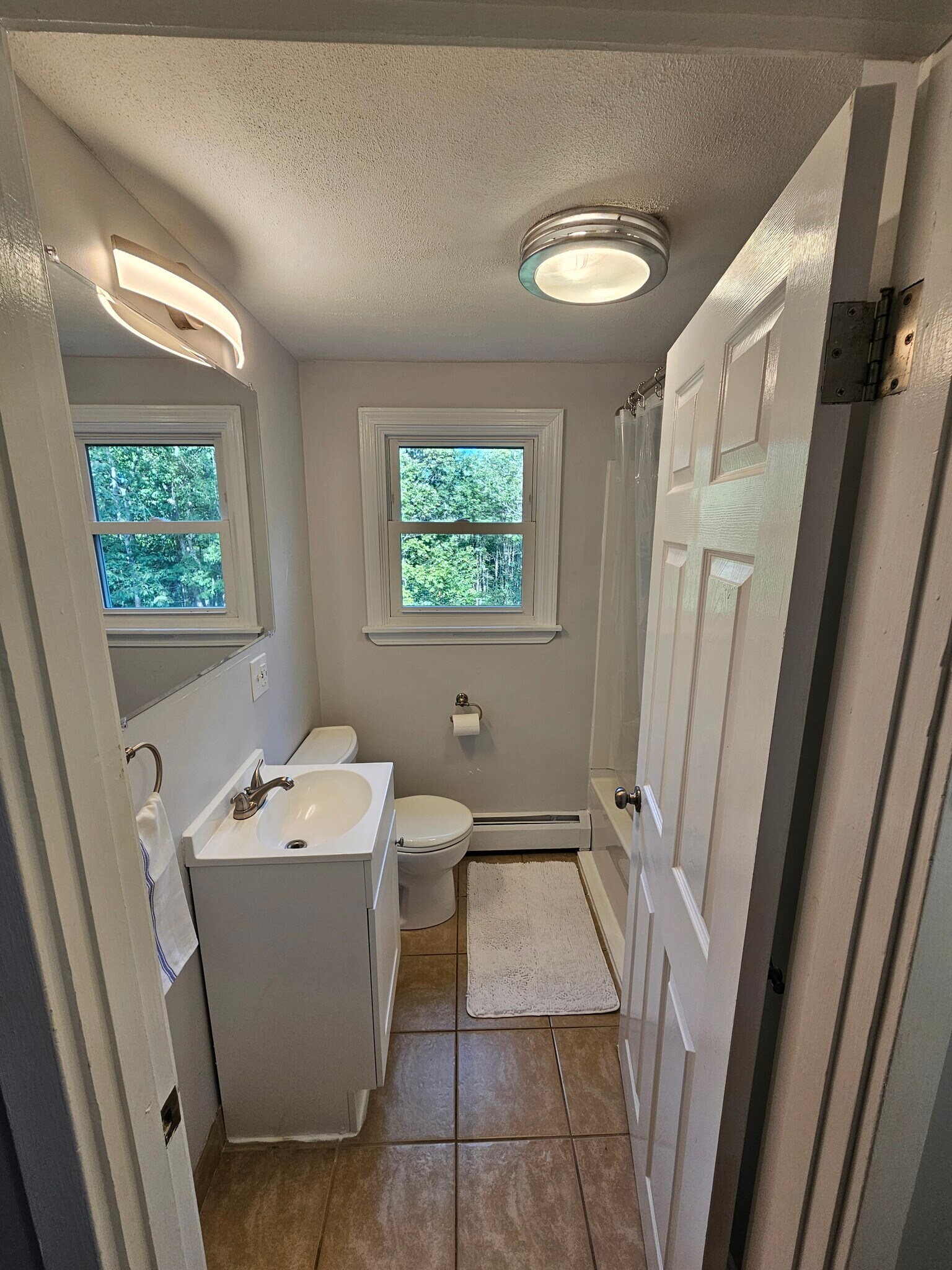 Building Photo - 435 Duck Pond Rd