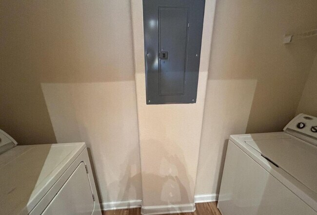 Building Photo - 8290 Gate Pkwy W