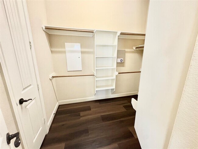 Building Photo - 21346 Huron Bend Dr