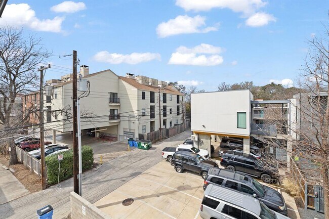 Building Photo - 203 E 31st St