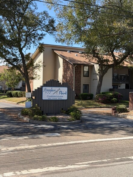 Building Photo - 2201 Scenic Hwy