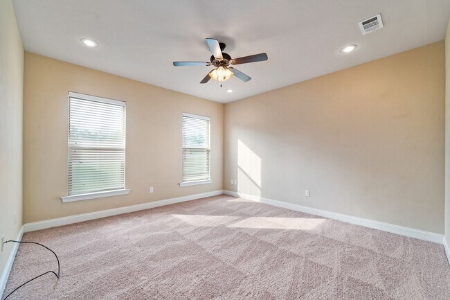 Building Photo - 782 Serpentine Dr