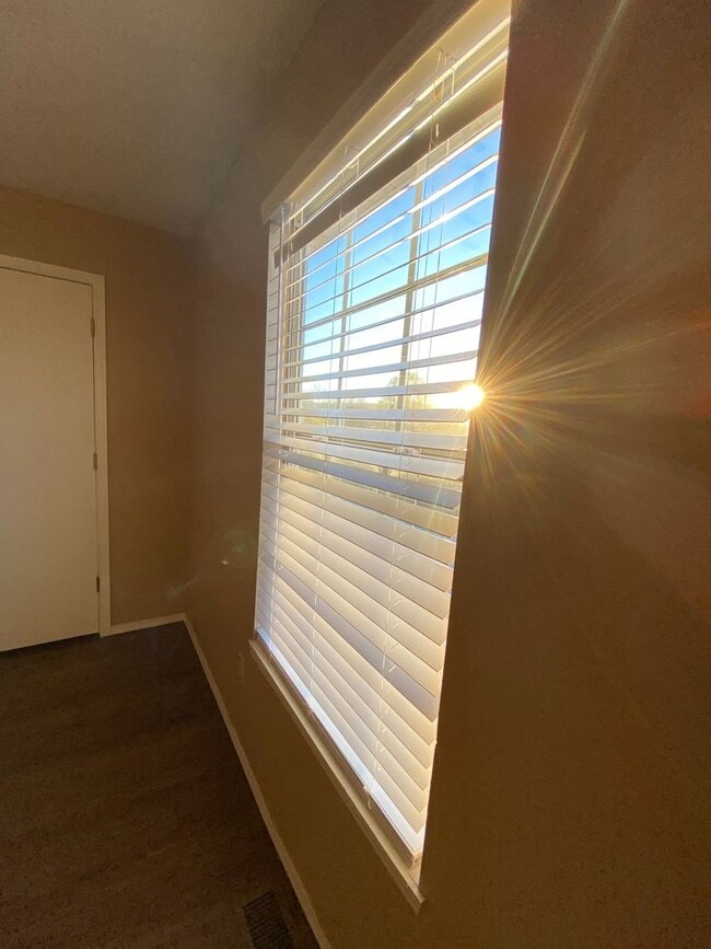 Building Photo - 1244 N Iron Horse Dr