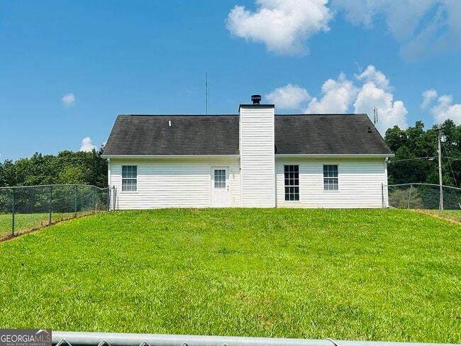 Building Photo - 210 Shamrock Way