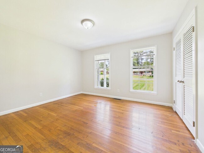 Building Photo - 1881 Tanglewood Rd