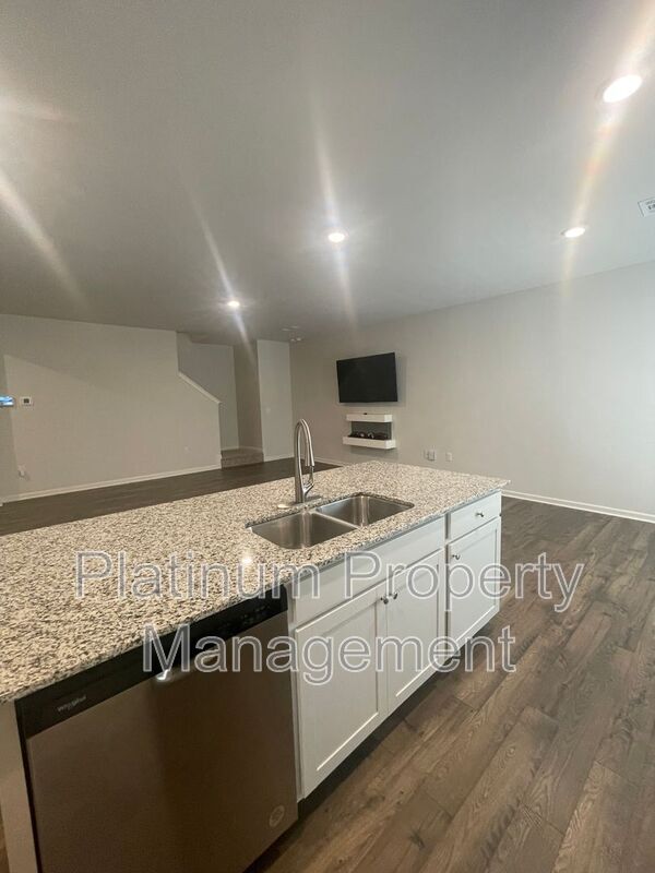 Building Photo - 551 Stoneybrook Dr