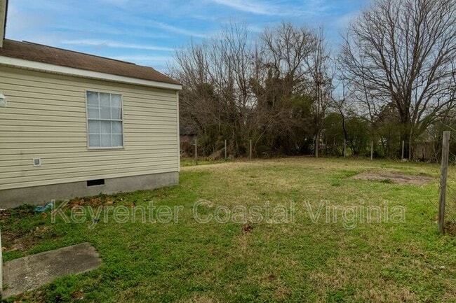 Building Photo - 1010 Quash St