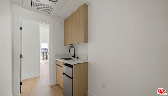 Building Photo - 1933 Magnolia Ave