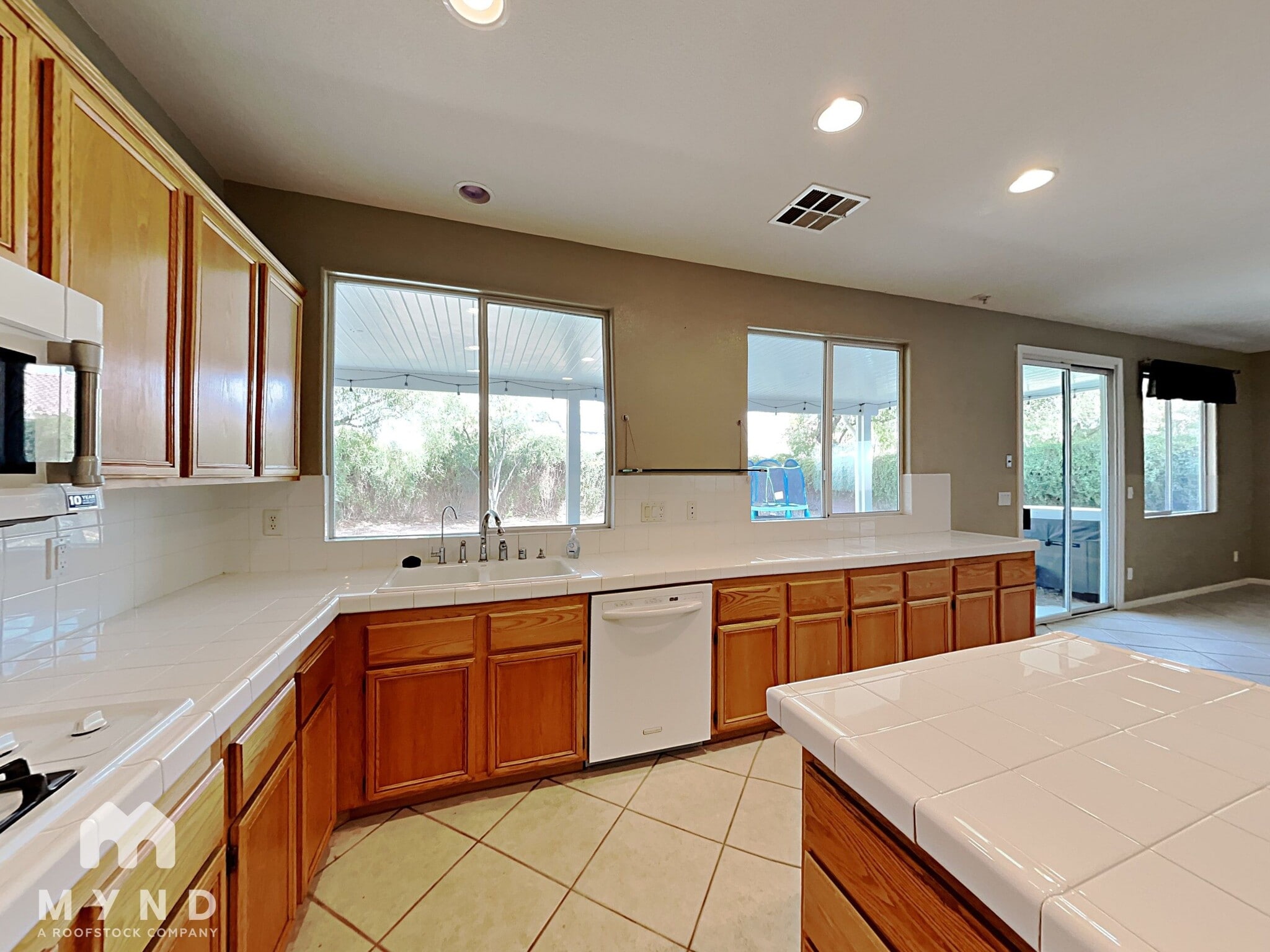 Building Photo - 2728 La Porte Ct