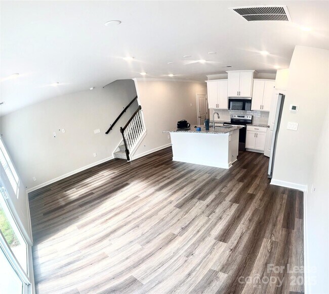 Building Photo - 4159 Smt Wds Dr