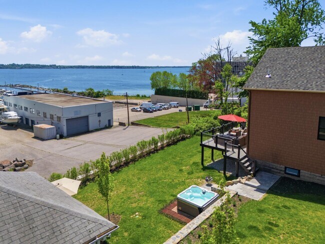 Building Photo - 1124 Narragansett Blvd