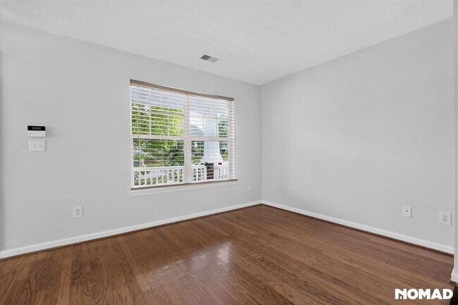 Building Photo - 805 Hopewell St
