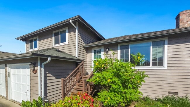 Building Photo - Cul-de-Sac Home Near Alderwood with Private Backyard