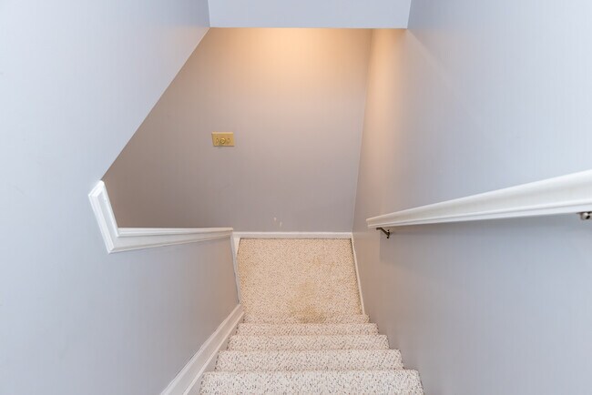 Building Photo - 5558 Parker Hill Ln