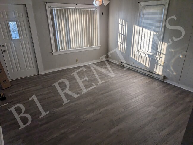 Building Photo - 707 S Vine St