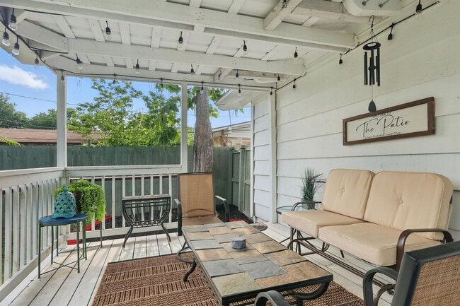 Building Photo - 743 Greenhaven Dr
