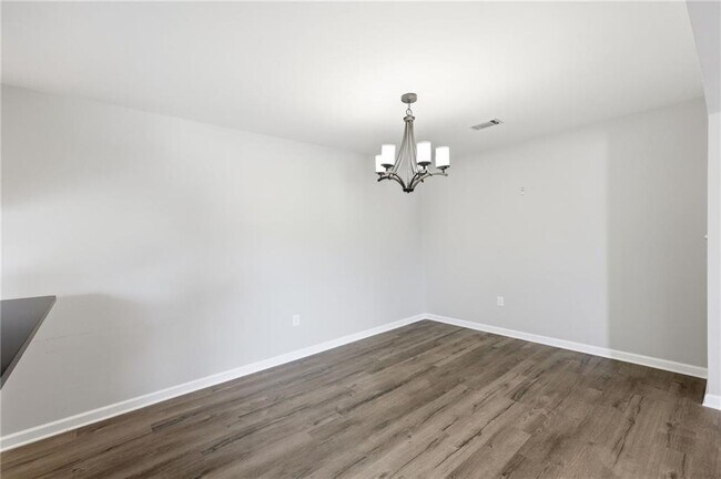 Building Photo - 605 Candler St