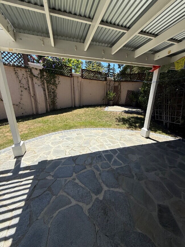 Building Photo - Beautiful 3-Bedroom 2 bathroom in the Heart of Pleasanton!