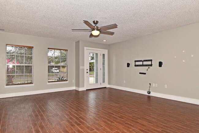 Building Photo - Colonialtown North 3BR – Prime Mills 50 Location