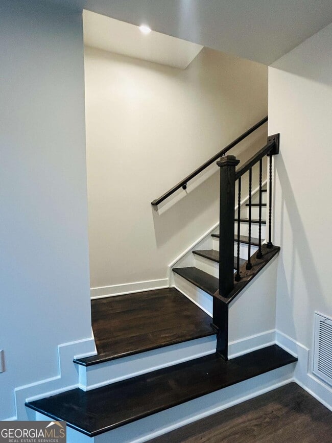 Building Photo - 420 Thatch Ter