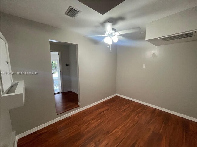 Building Photo - 4960 SW 119th Ave