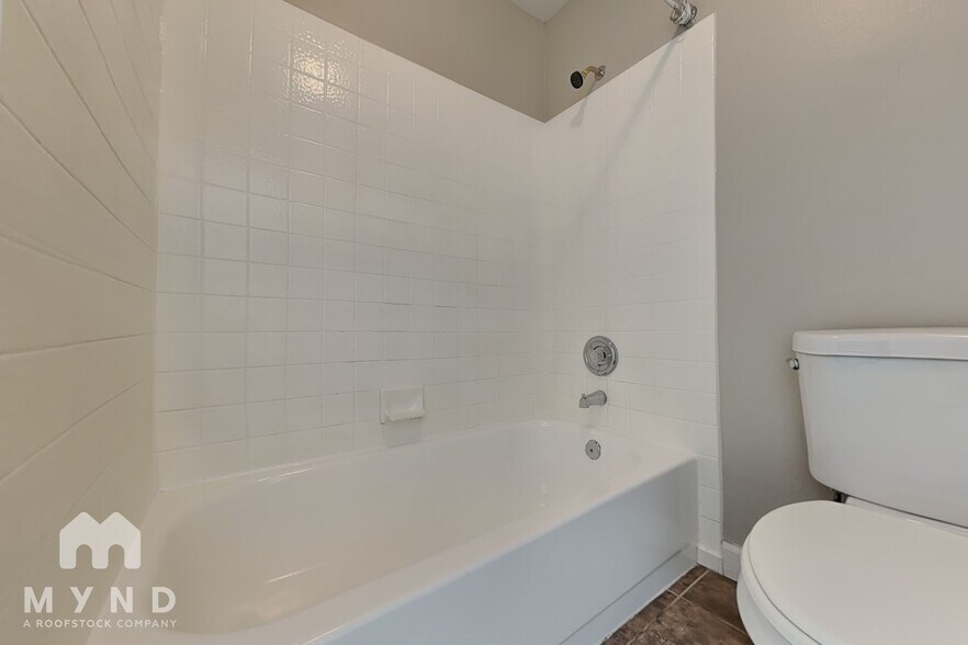 Building Photo - 2241 Goldhill Way