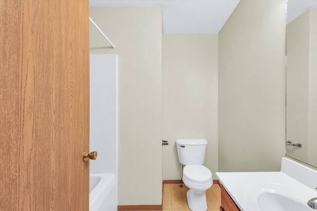 Building Photo - Spacious 3-Bed, 3.5-Bath Townhome with Att...