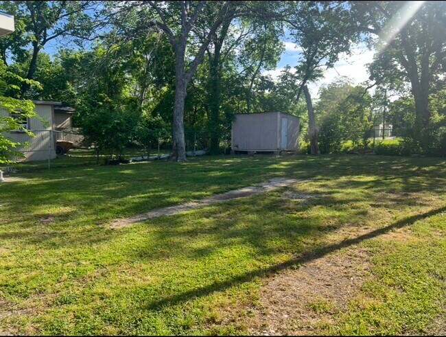 Building Photo - 415 Randall St