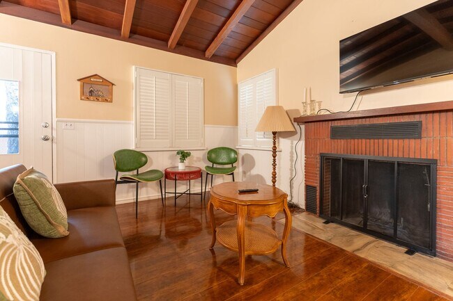 Building Photo - Peaceful Cottage Home w/ 3B2B