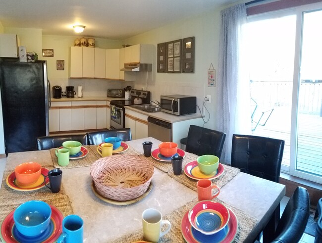 Dining room and Kitchen - 94 Brookside Dr