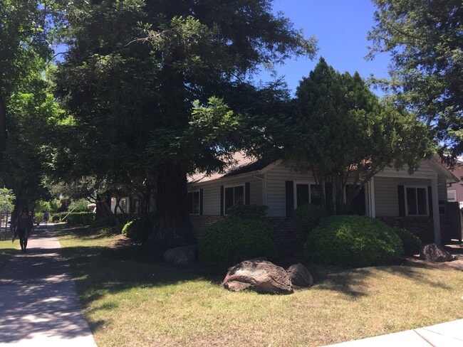 Primary Photo - Four Bedroom Duplex in North Merced. Conve...