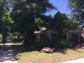 Building Photo - Four Bedroom Duplex in North Merced. Conve...