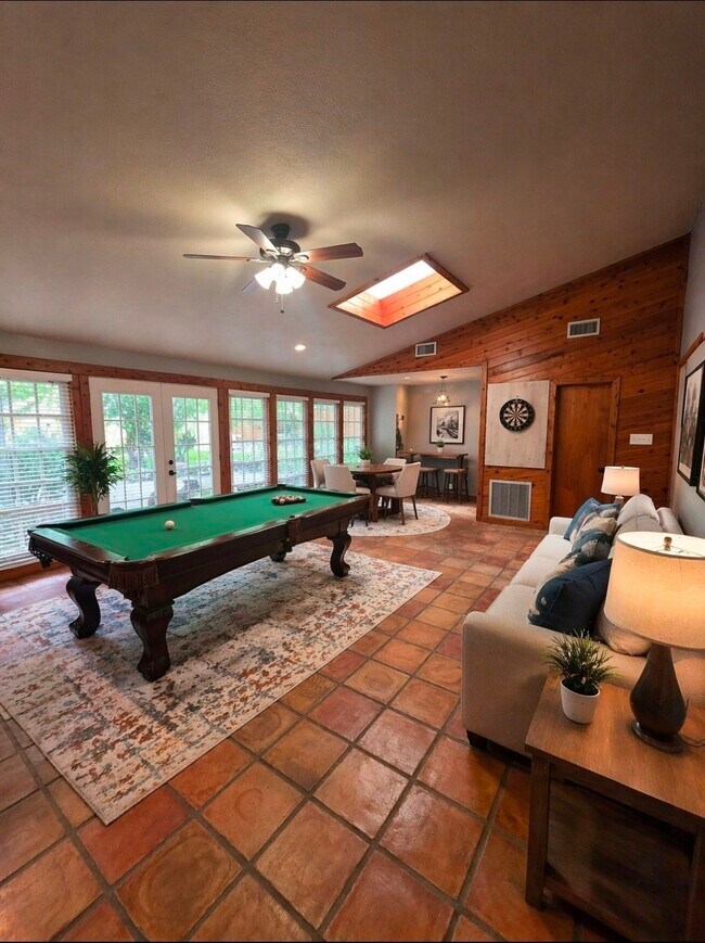 Building Photo - 1844 Rollingwood Dr