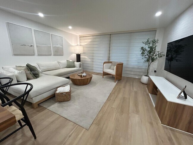 Building Photo - 5838 Collins Ave