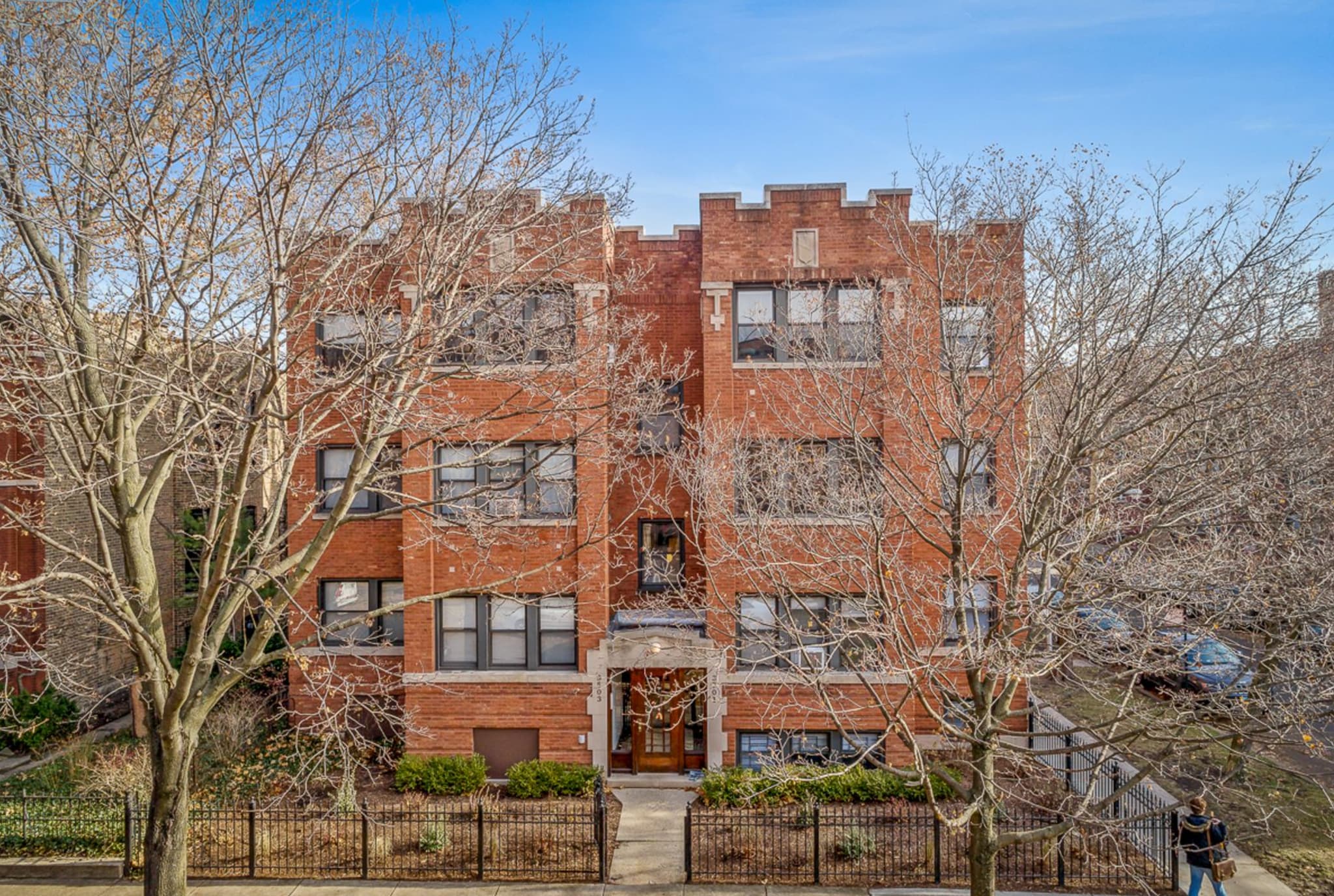 Building Photo - 1410 W Cornelia Ave