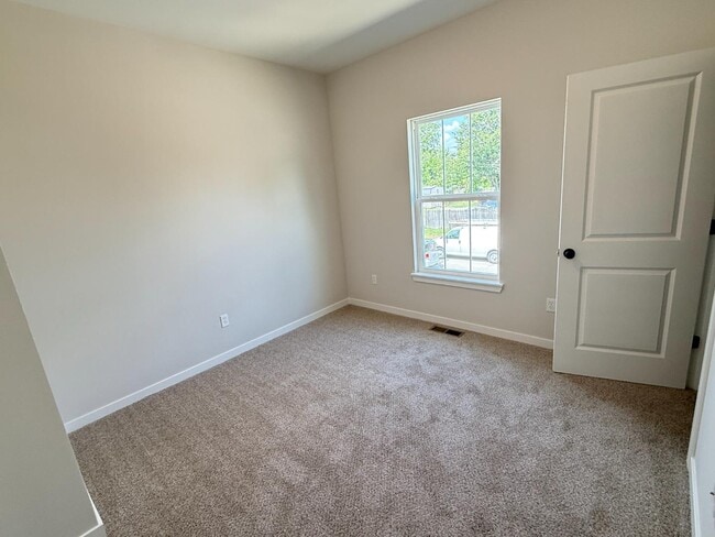 Building Photo - 1630 Ekin Ave