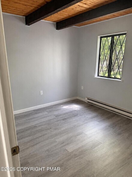 Building Photo - 2111 Spring Dr