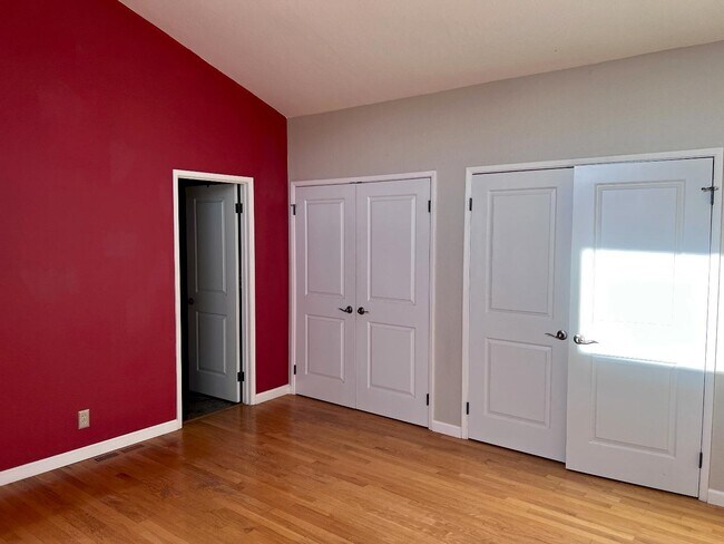 Building Photo - 121 Scenic Dr