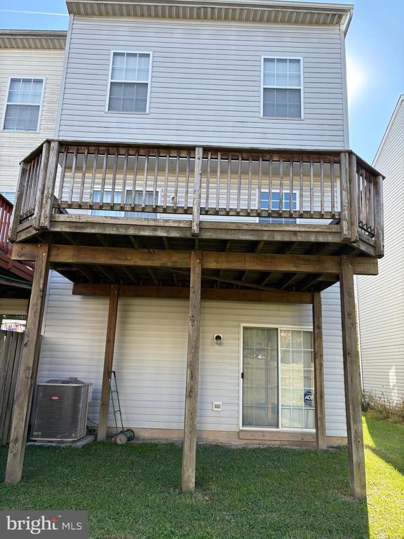 Building Photo - 8817 Hawthorne Ct