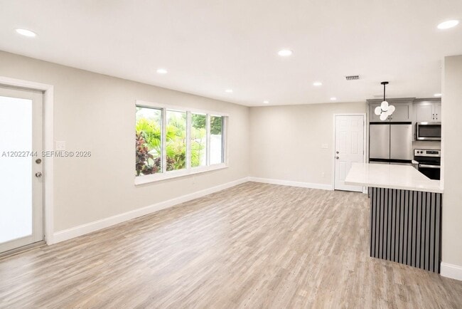 Building Photo - 2573 Conroy Dr