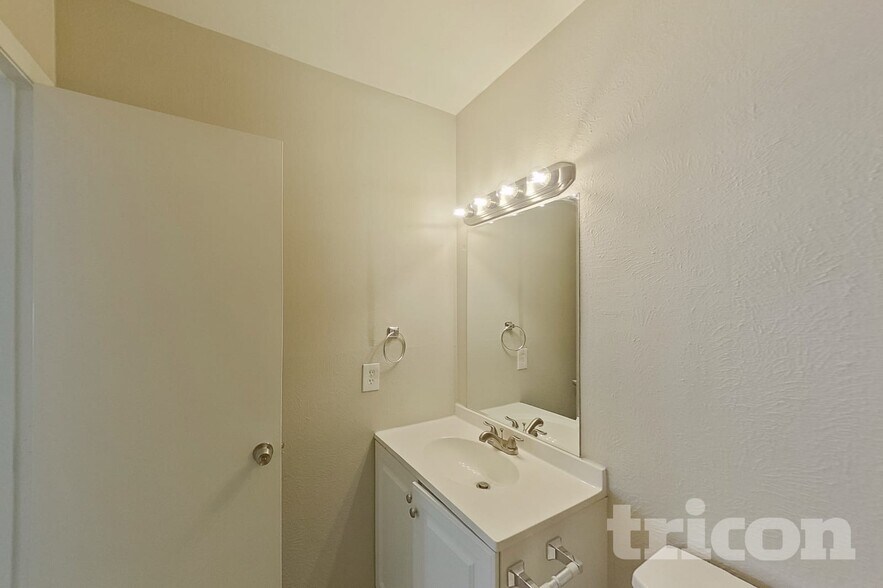 Building Photo - 2507 Arapaho Dr