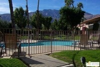 Building Photo - 420 N Villa Ct