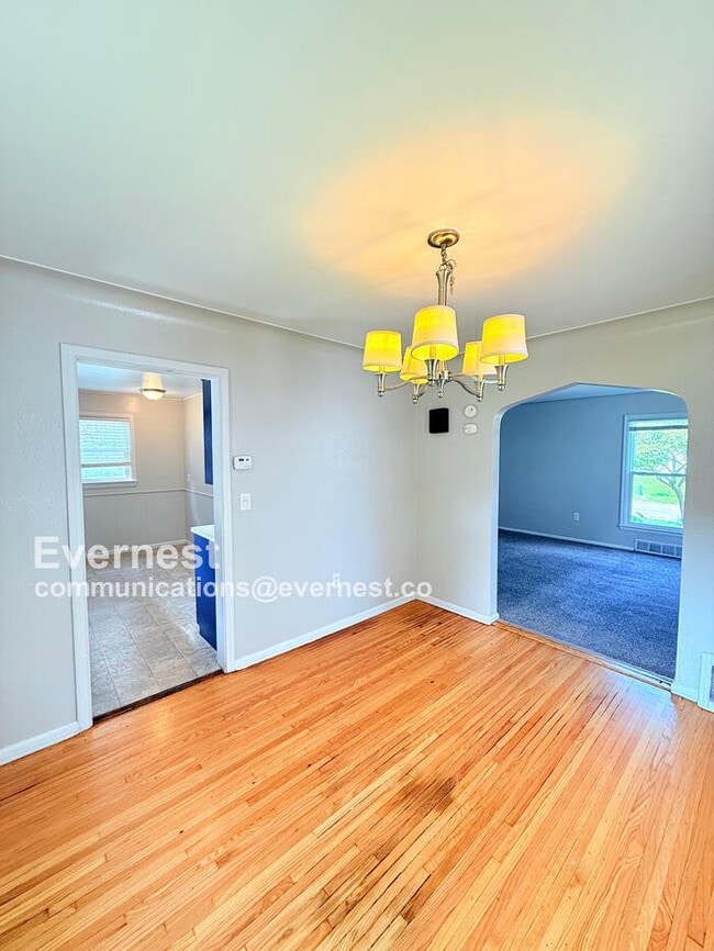 Building Photo - 3852 Wallwerth Dr