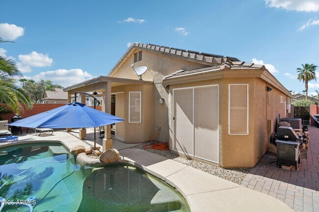 Building Photo - 2633 E Calle Del Norte Dr