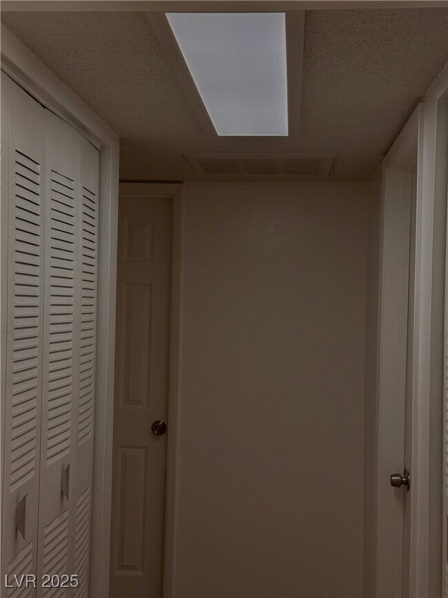 Building Photo - 350 E Desert Inn Rd