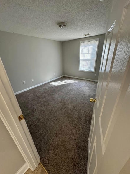 Building Photo - 40 Hanna Dr