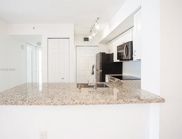 Building Photo - 777 SW 111th Way