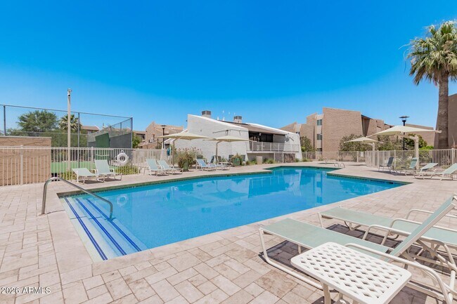 Building Photo - 8055 E Thomas Rd